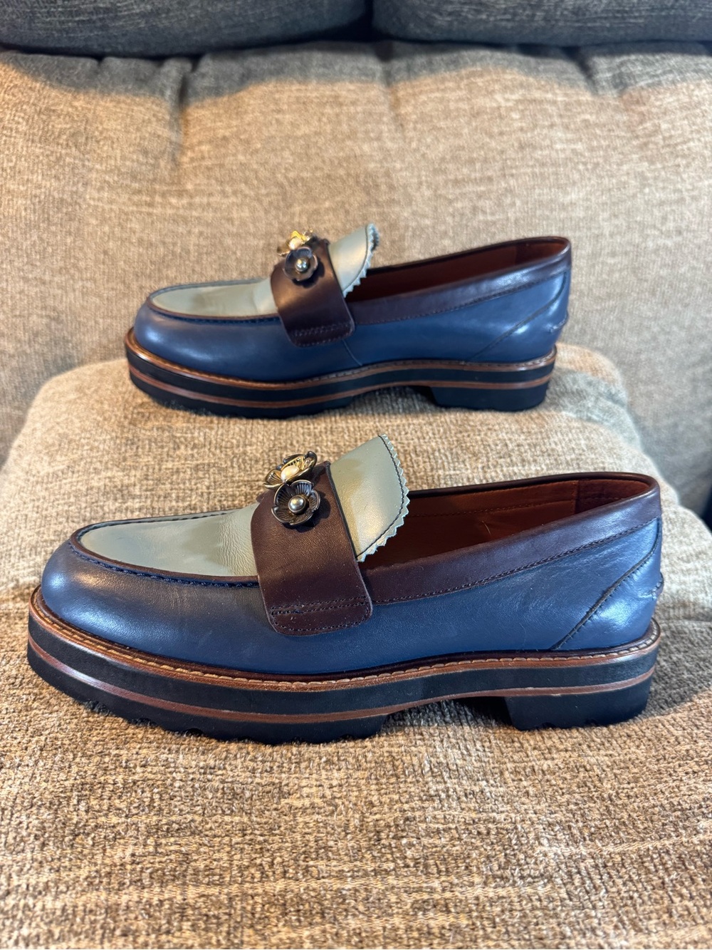 Coach Lenox loafers featuring Tea Rose applique and pearly cabochons Size 8B - Picture 2 of 13